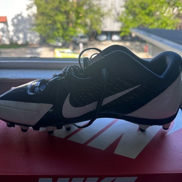 Men's White and Navy Football Cleats - Picture 4 of 6